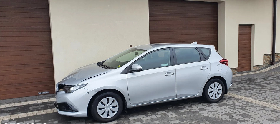 Toyota Auris cena 20500 przebieg: 100351, rok produkcji 2017 z Pasym małe 79